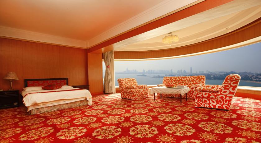 Donghai Grand Hotel Qingdao Oda fotoğraf