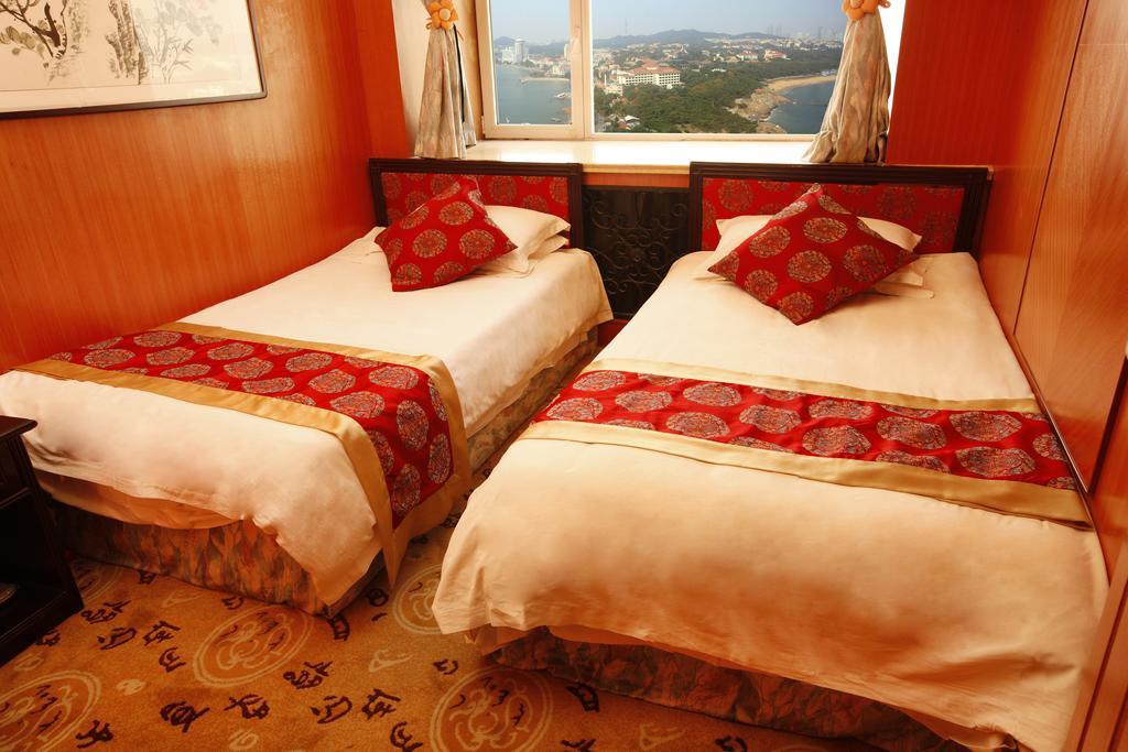 Donghai Grand Hotel Qingdao Oda fotoğraf