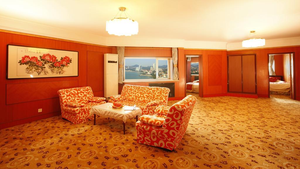 Donghai Grand Hotel Qingdao Oda fotoğraf